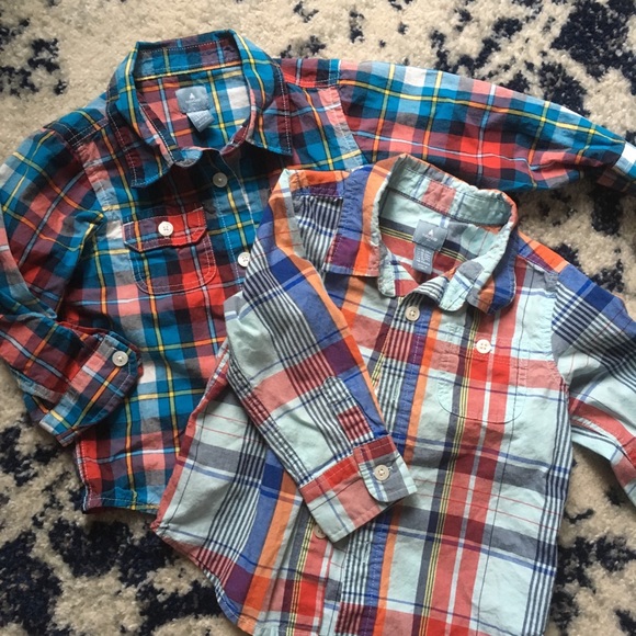 (2) GAP toddler boy size 18-24m button down shirts - Picture 1 of 3